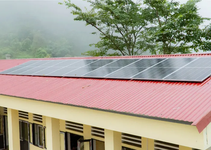 Bàn giao hệ thống điện mặt trời 6kWp, lưu trữ 14kWh cho điểm trường Lùng Cao