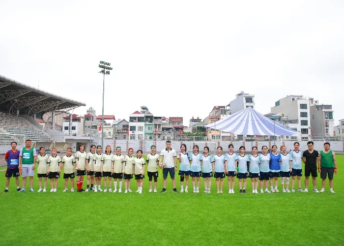 Đội bóng nữ Intech hừng hực khí thế