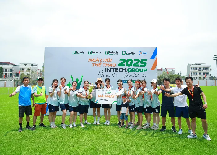 Trao giải nhất bóng đá nữ