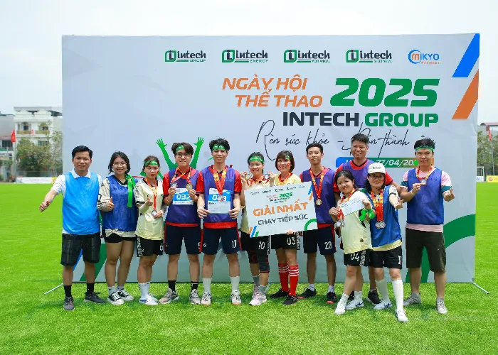 Trao giải nhất chạy tiếp sức