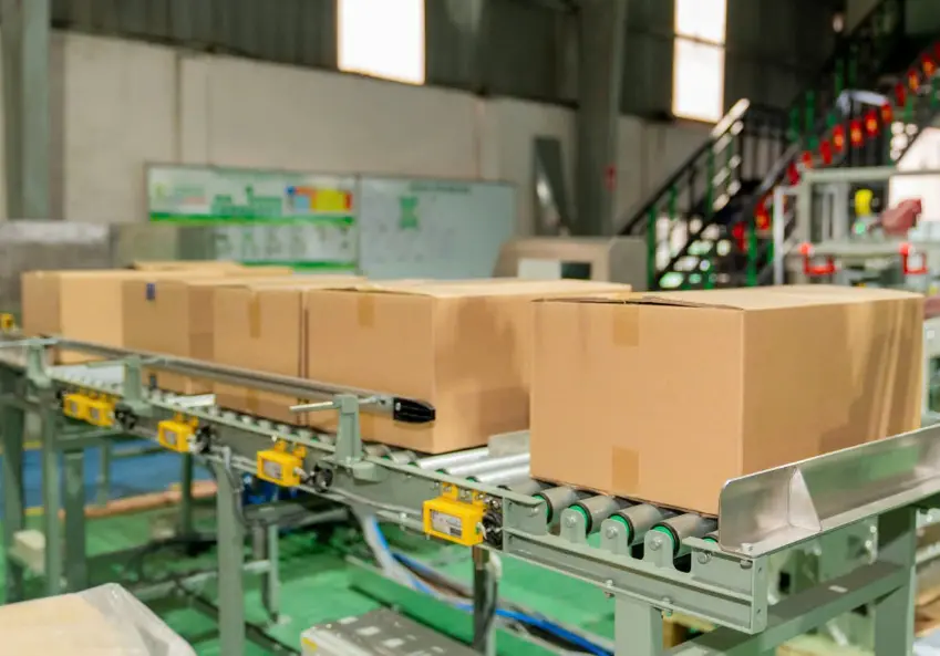 Giải pháp băng tải con lăn vận chuyển thùng carton