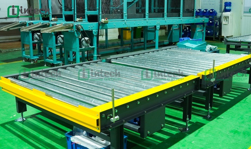 Cách băng tải con lăn truyền động xích nâng cao hiệu suất trong môi trường làm việc nặng nhọc