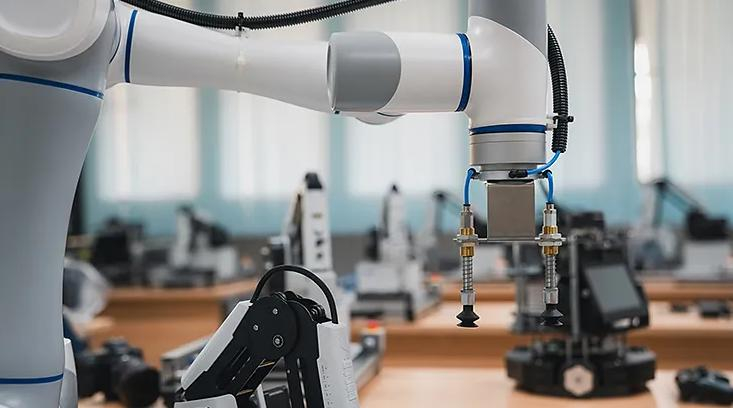 Cánh tay robot công nghiệp là gì? Hướng dẫn chi tiết