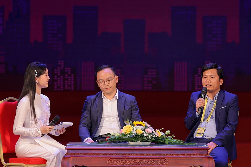 CEO Hoàng Hữu Thắng tham gia tọa đàm tại lễ vinh danh top 10 thương hiệu uy tín hàng đầu châu Á