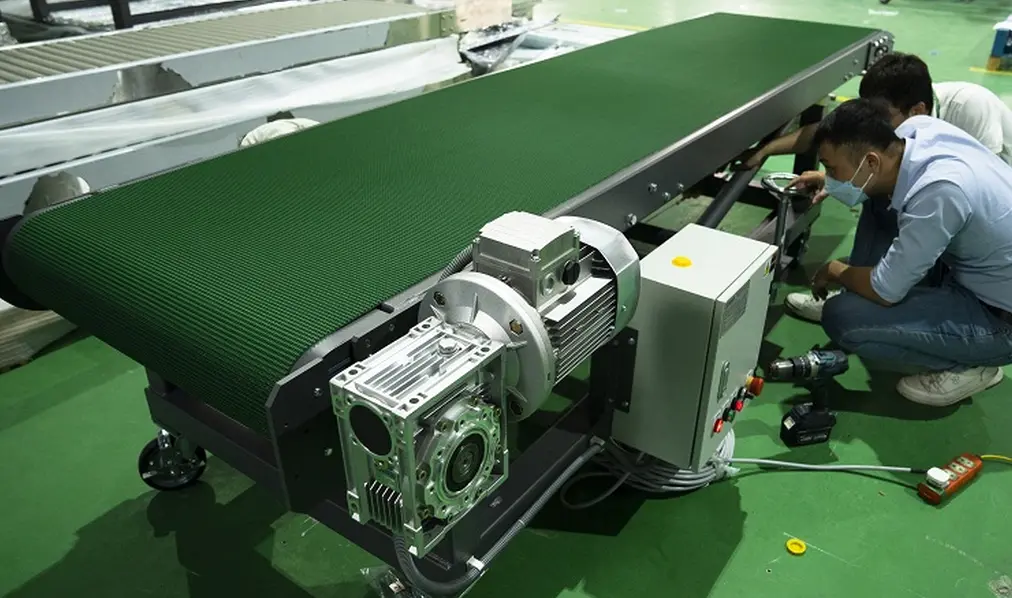 Hướng dẫn chi tiết cách tính chọn công suất động cơ băng tải chính xác