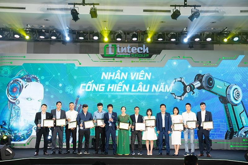 Vinh danh và Trao thưởng Cá Nhân & Tập thể có thành tích xuất sắc trong Lễ Kỷ niệm 11 năm thành lập Intech Group