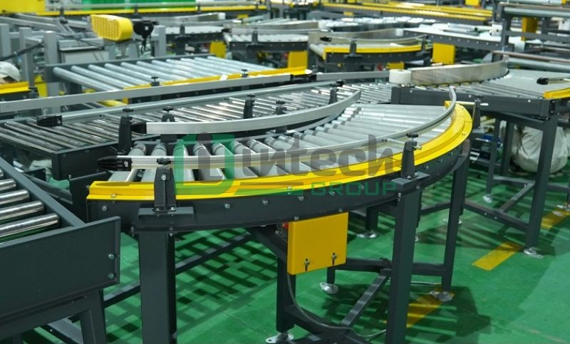 Băng tải con lăn cong