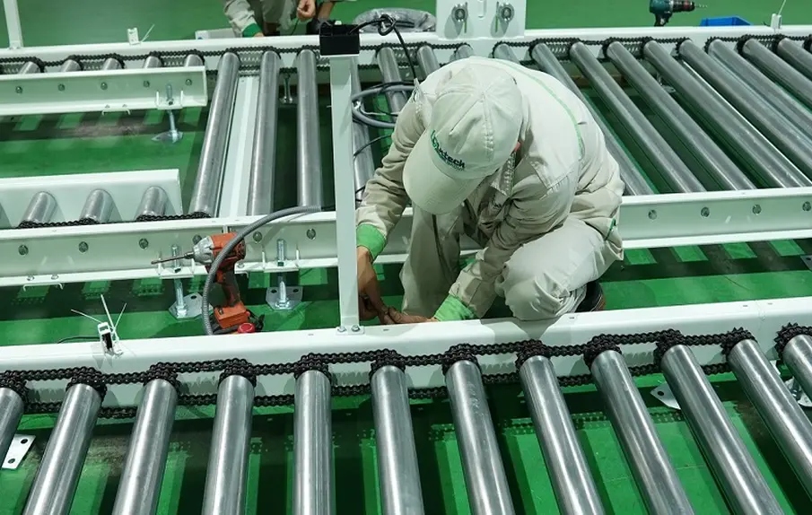 Băng tải con lăn truyền động xích