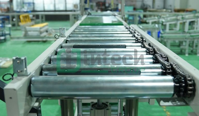 Băng tải con lăn truyền động xích