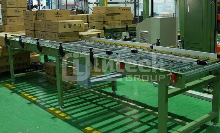 Băng tải con lăn vận chuyển thùng carton