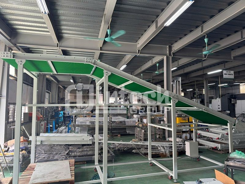 Băng tải cho ngành sản xuất linh kiện nhựa ô tô