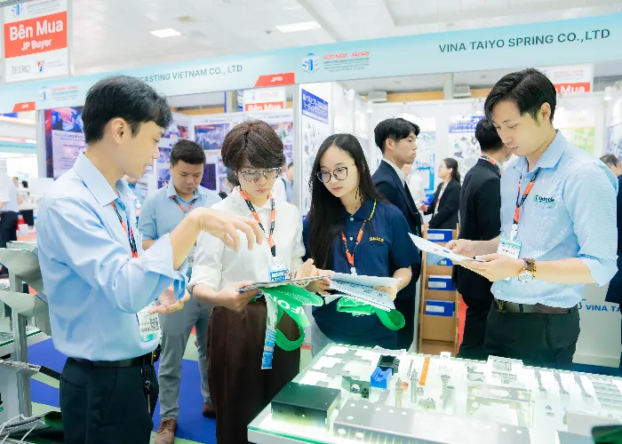 Gian hàng Intech group đón hàng nghìn lượt khách tham quan (1)