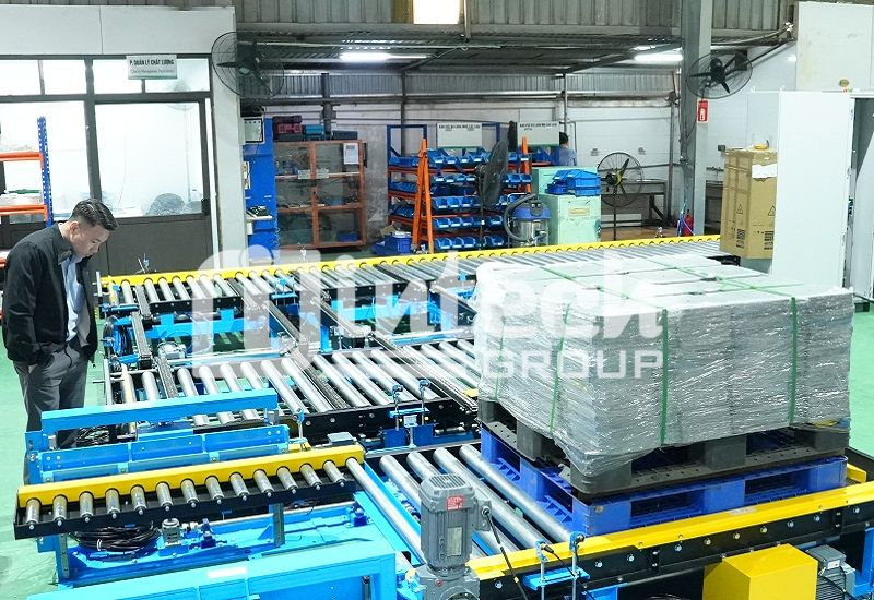 Hệ thống băng tải tải pallet trong kho