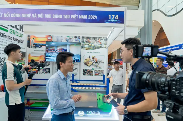 Ông Hoàng Hữu Yên đại diện Lãnh đạo Intech Group trả lời phỏng vấn báo chí