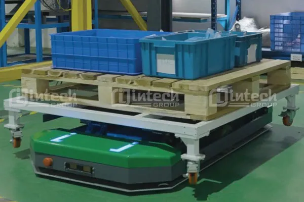 Robot AGV tăng hiệu quả vận chuyển trong nhà máy lắp ráp Robot AGV tăng hiệu quả vận chuyển trong nhà máy lắp ráp