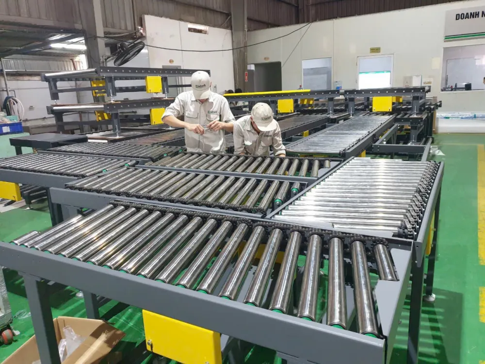 Roller chain conveyor