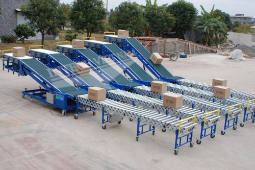 Conveyor conveys goods to the car